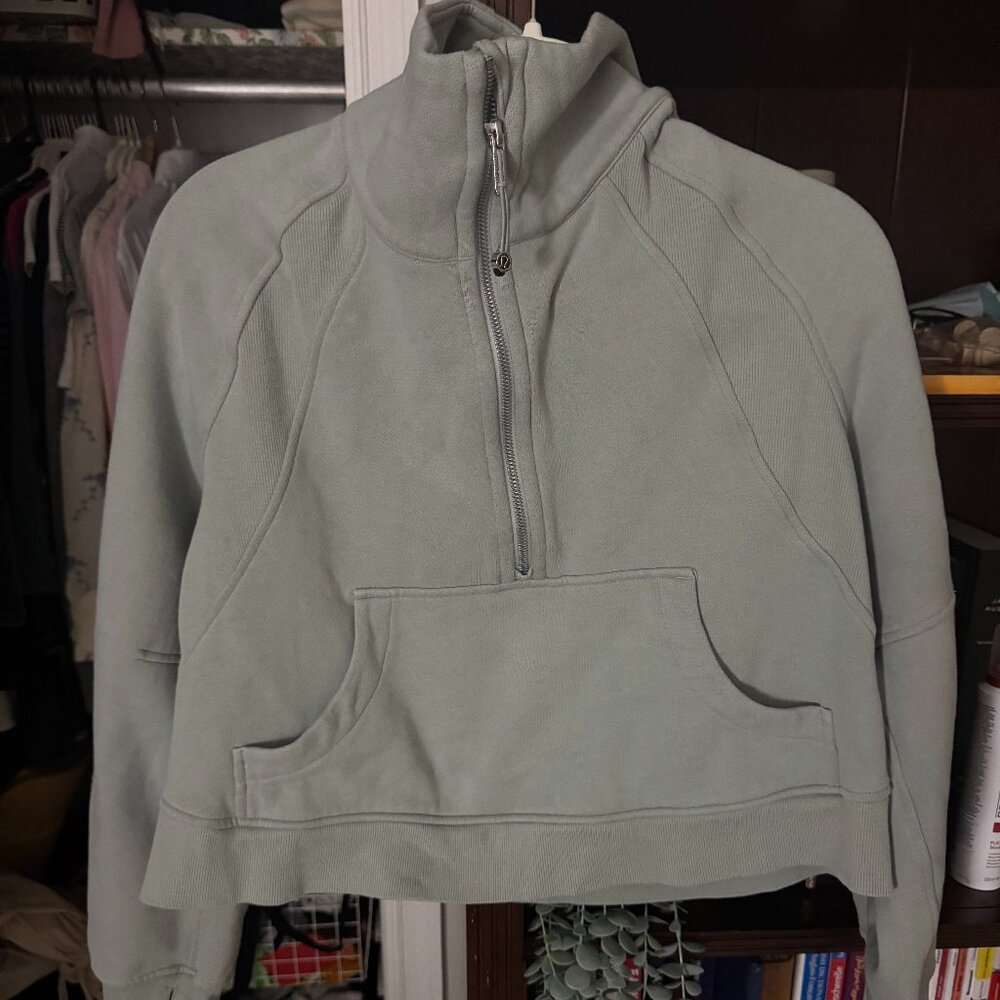 Lululemon Scuba Oversized Funnel-Neck Half Zip size 6 in light green.